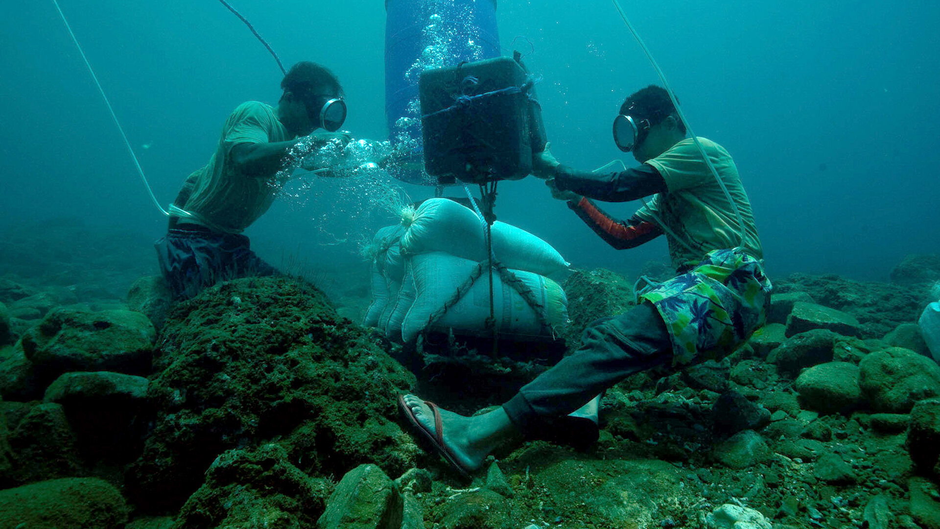 Les orpailleurs des mers aux Philippines sur Arte