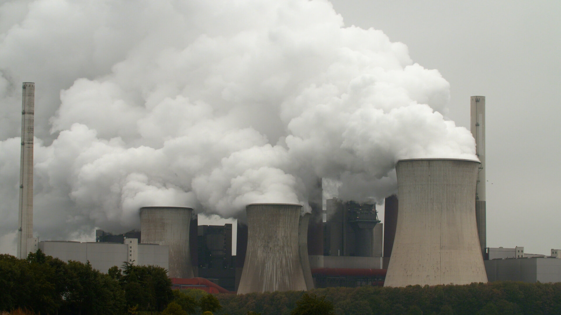 Déchets radioactifs et risques d'accidents mortels, mais aussi production d'énergie sans CO2 : le nucléaire a des avantages et des inconvénients