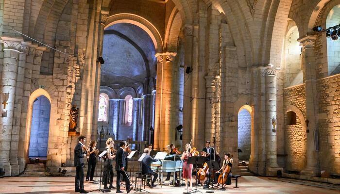 Фестиваль "Saintes": Вивальди, Бах / Ансамбль "Talens Lyriques" и Кристоф Руссе