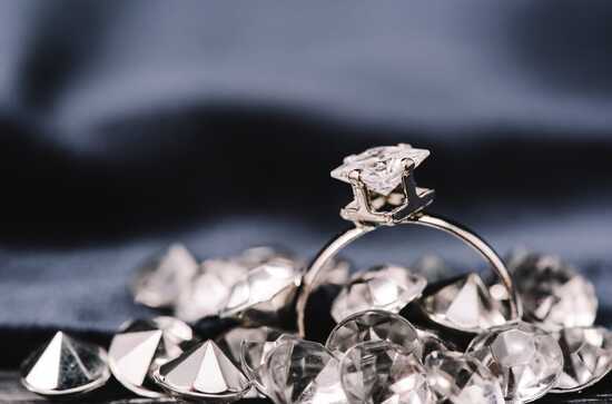 DIAMOUR Luxury Diamonds