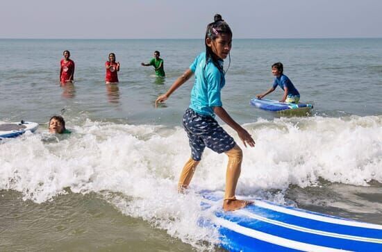 Vom Slum aufs Brett – Die Surferinnen von Bangladesch