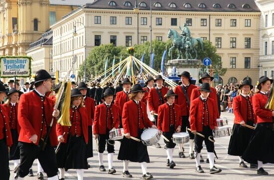 Oktoberfest Trachten- und Schützenzug 2024