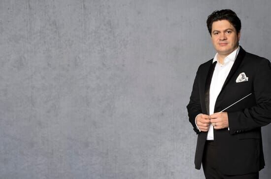 Cristian Măcelaru dirigiert Dvořák, Bartók und Brahms