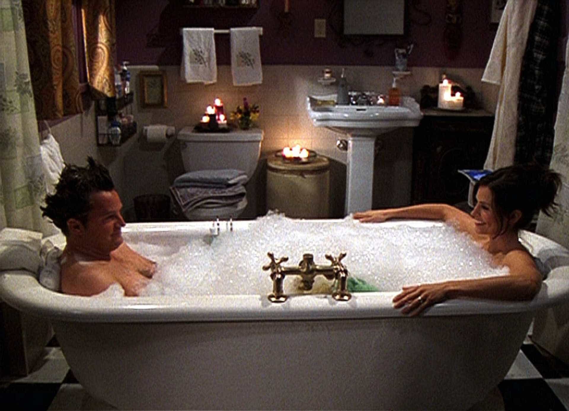 Prietenii tăi - The One Where Chandler Takes a Bath