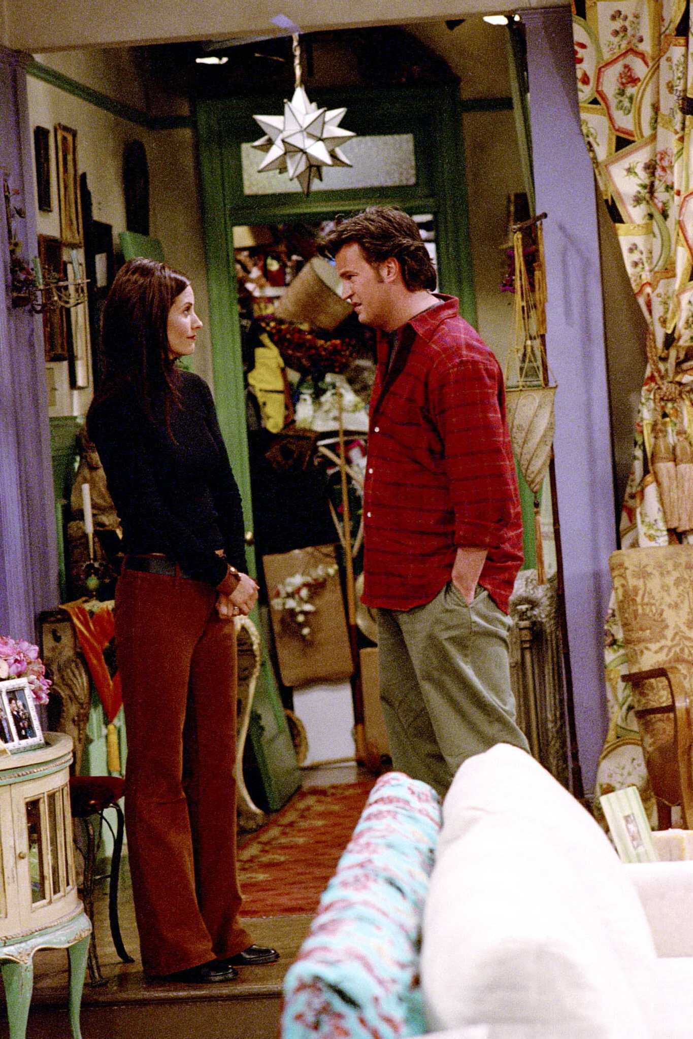 Friends - The One With the cret Closet
