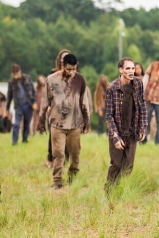 The Walking Dead: Invazia zombi - Un bolovan pe drum